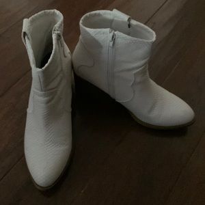 Dirty Laundry White ankle Western Booties